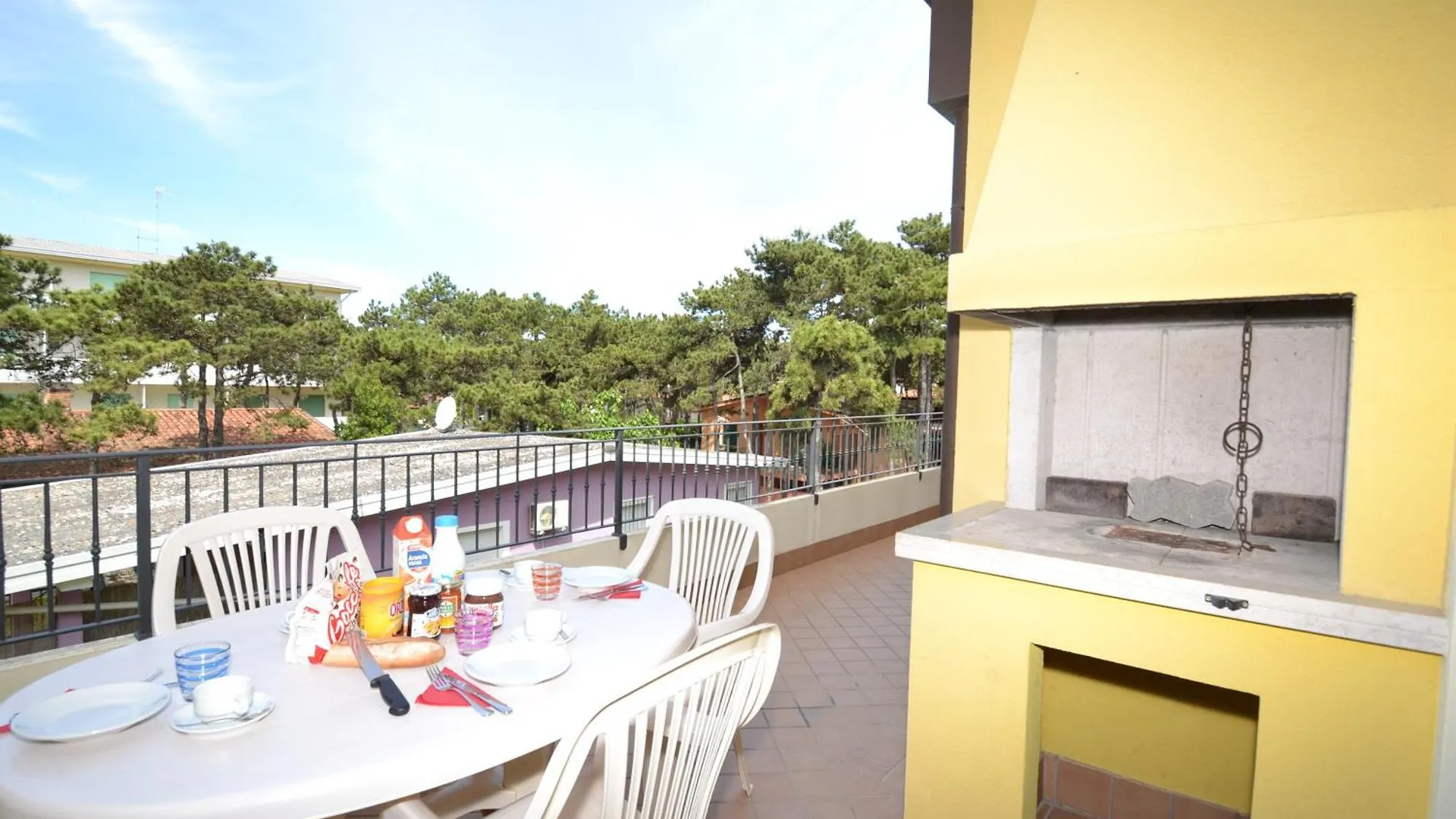 Lovely Flat In A Building Surrounded By Garden Bibione