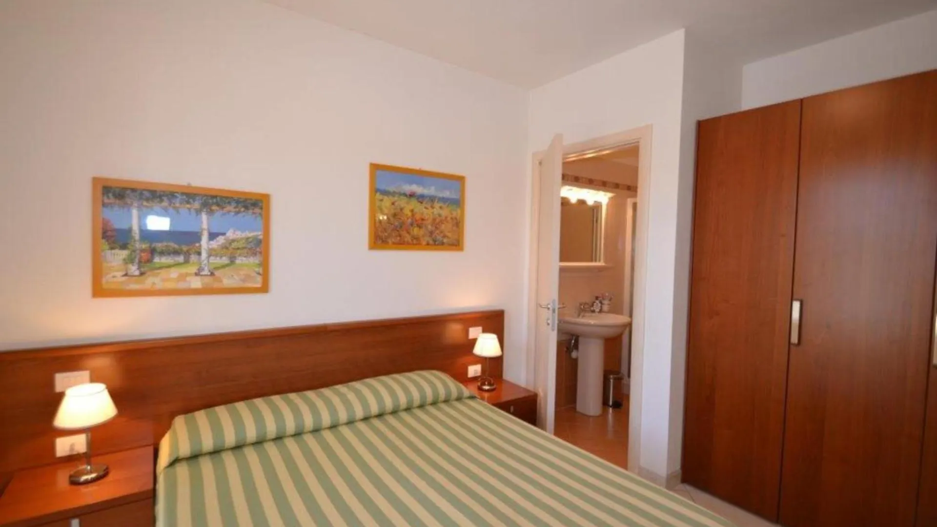 Lovely Flat In A Building Surrounded By Garden Bibione Apartment