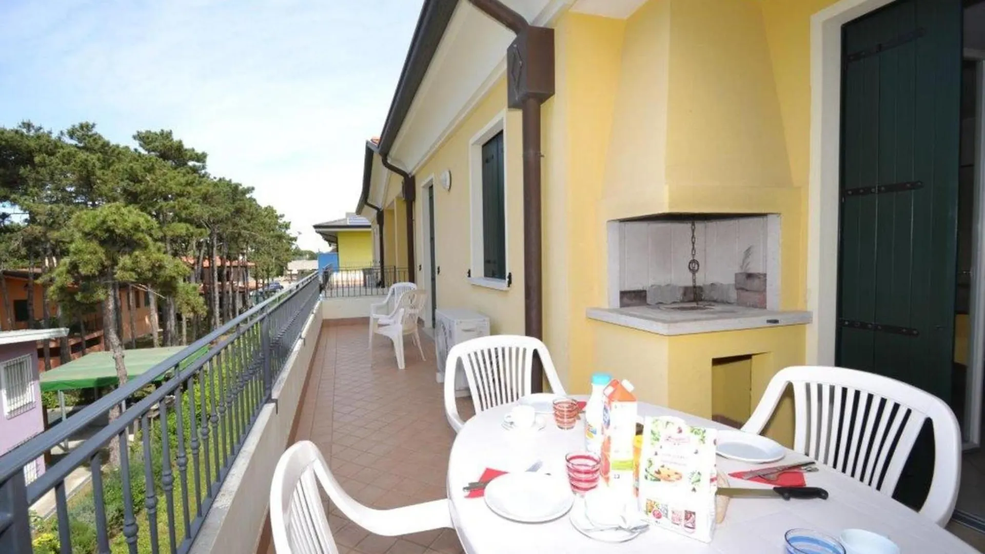 Lovely Flat In A Building Surrounded By Garden Bibione