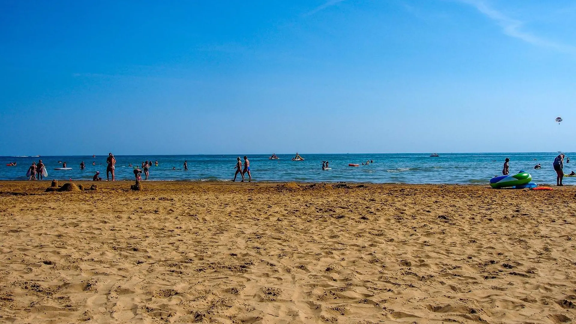 Lovely Flat In A Building Surrounded By Garden Bibione Apartment